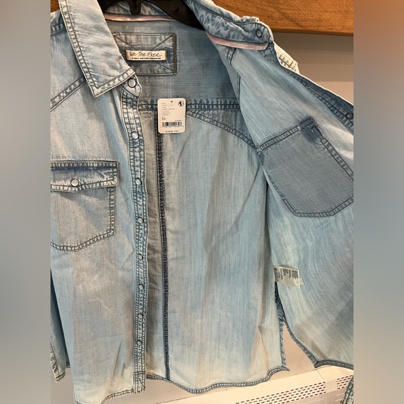 We The Free/Free People Denim Shirt NWT - Picture 6 of 11